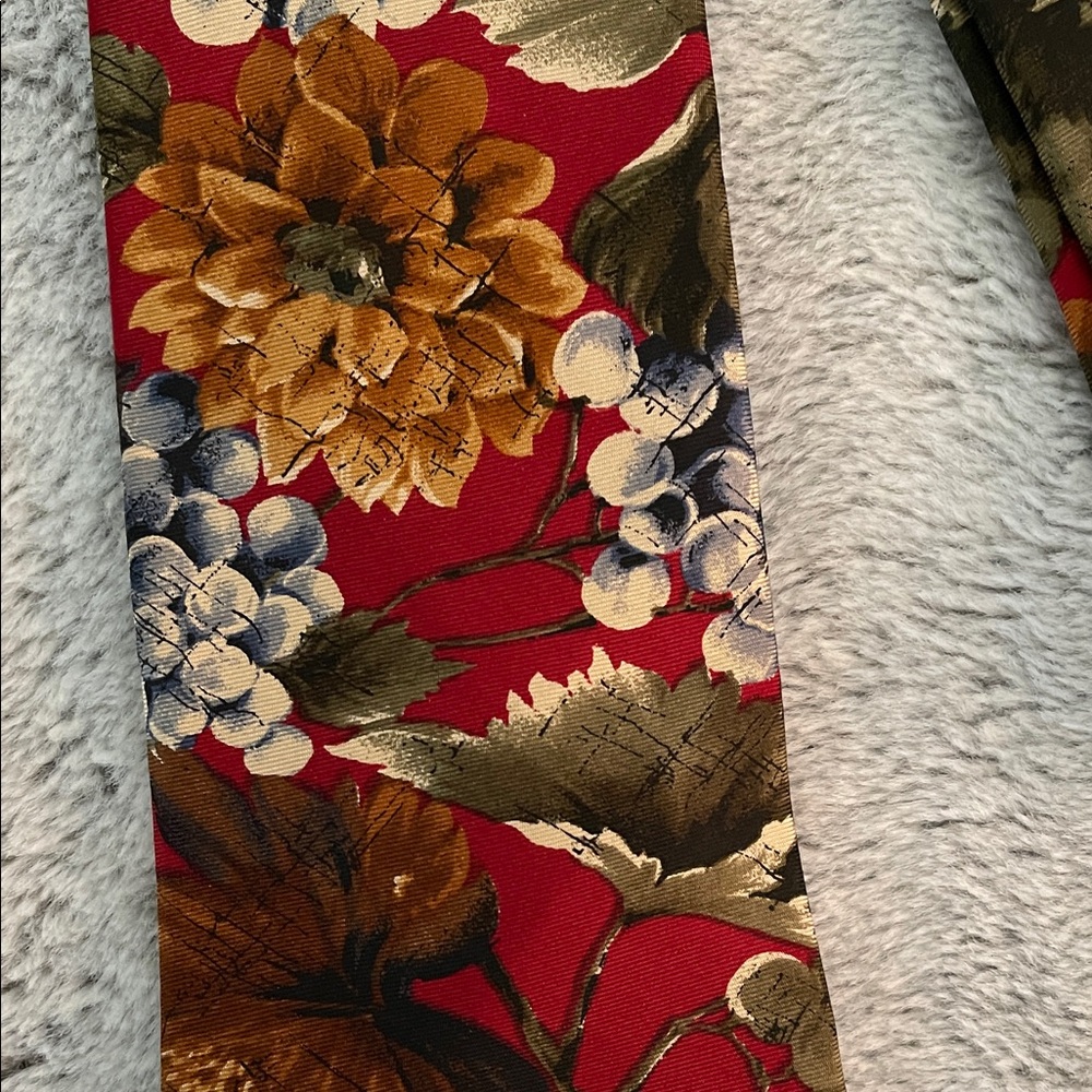 Halston 111. Elegant Floral Red Tie - Picture 2 of 4